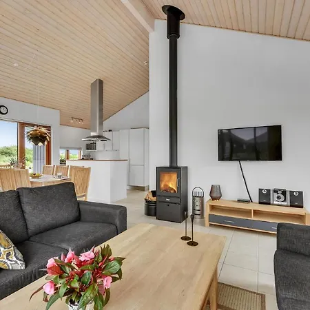 Amazing Home In Ulfborg With Wifi *